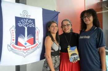 Notícia: Alunos da Escola Edvaldo Brandão de Jesus lançam versão impressa de livro de contos
